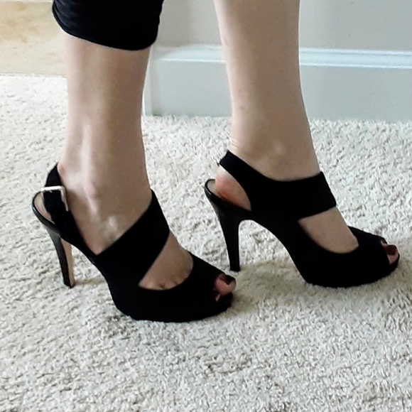 LIKE NEW! Platform sandals. **SOLD ON MERCARI** - Picture 3 of 7